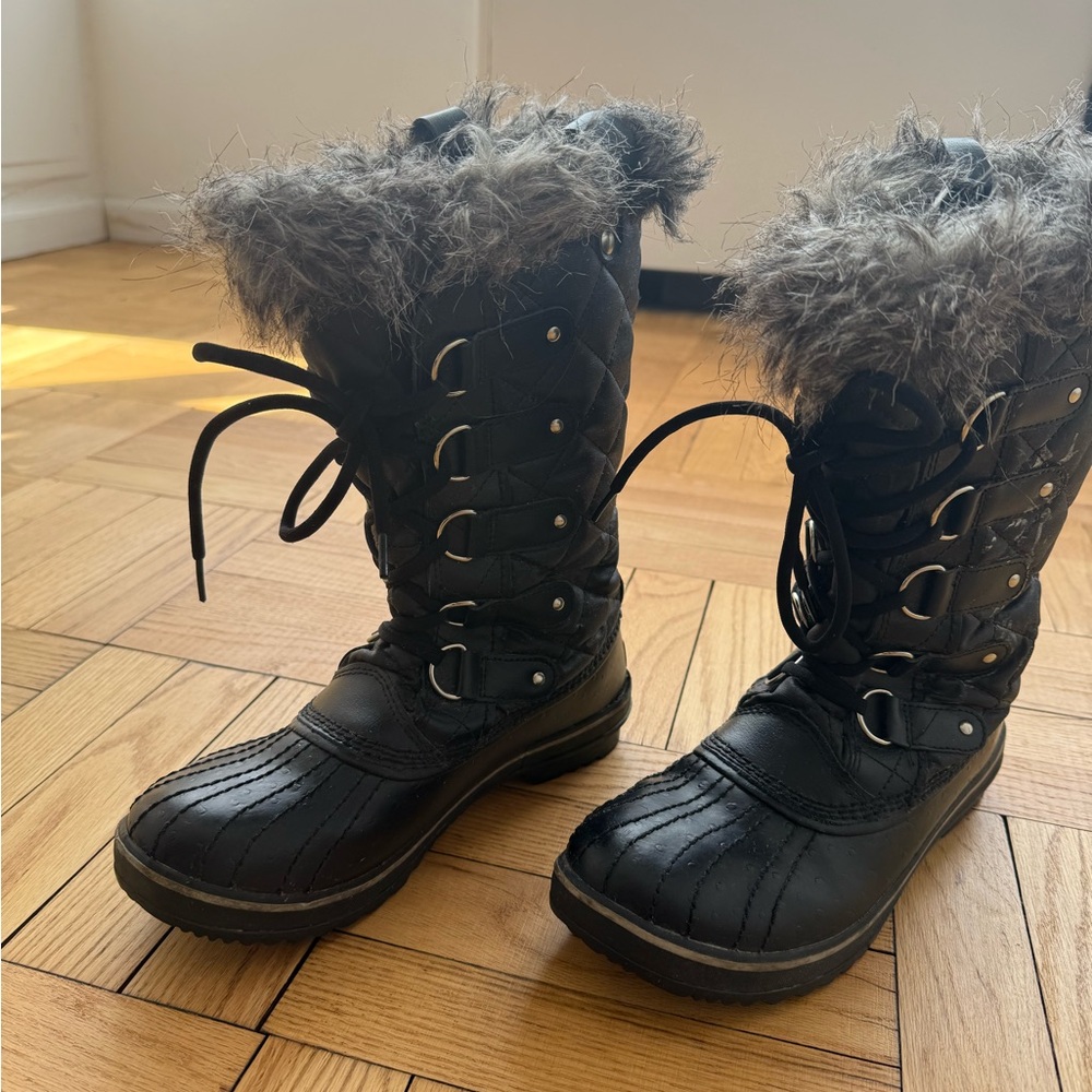 Sorel Black Fur-Lined Lace-Up Boots